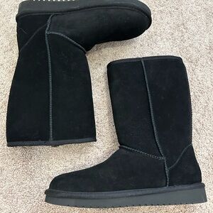 UGG Classic Short II Black Size 7